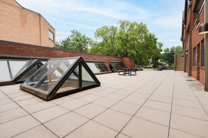 More Photos Of 4400 MacArthur Blvd NW, Washington Office For Sale