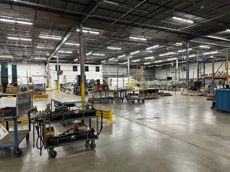 More Photos Of 2152-2162 Heller Dr, Beavercreek Warehouse For Lease