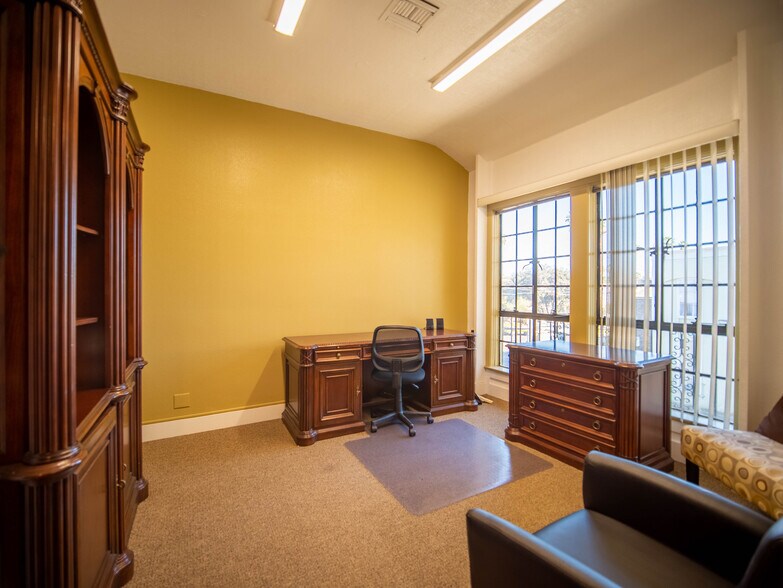 More Photos Of 7121 Magnolia Ave, Riverside Office For Sale