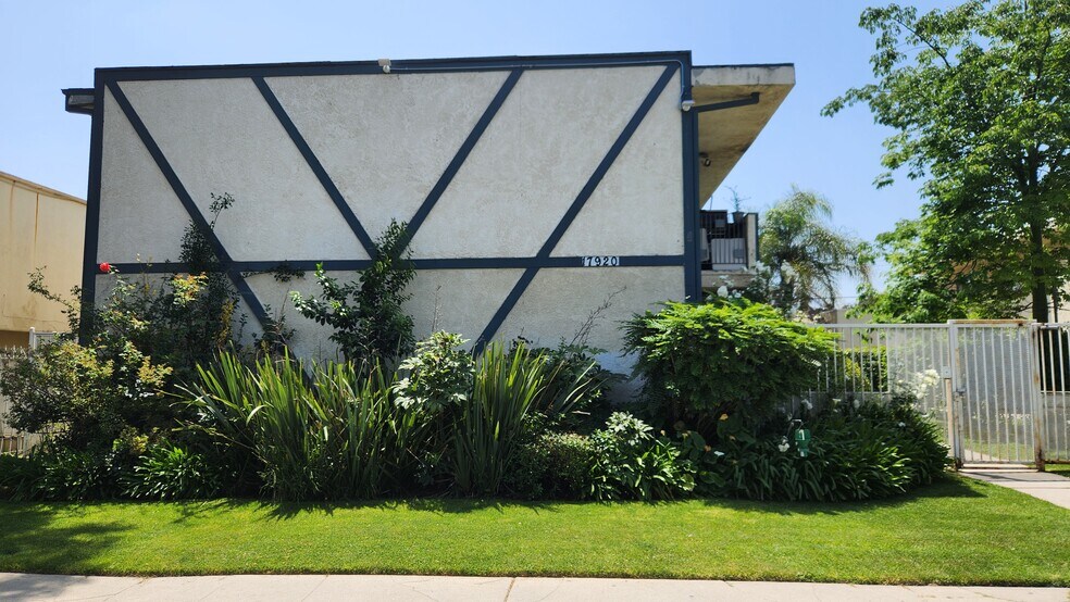 More Photos Of 17920 Schoenborn St, Northridge Multifamily For Sale