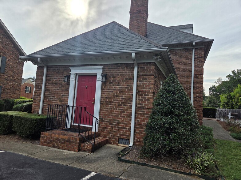 More Photos Of 5511 Monroe Rd, Charlotte Office For Sale