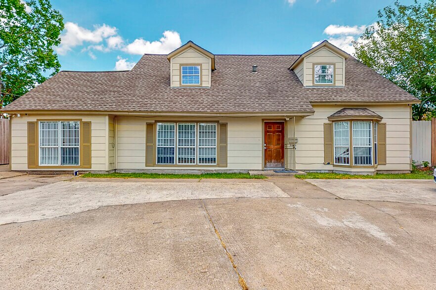 More Photos Of 5710 Edgemoor Dr, Houston Specialty For Sale