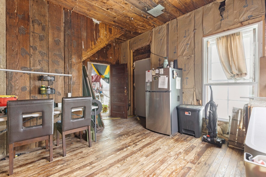 More Photos Of 304 W Wheat St, Woodville Specialty For Sale