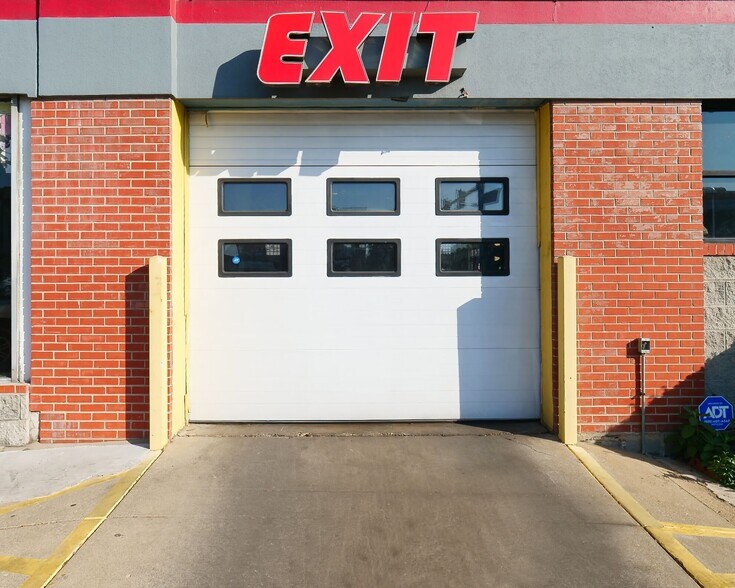 More Photos Of 5000 W Cermak Rd, Cicero Auto Repair For Sale