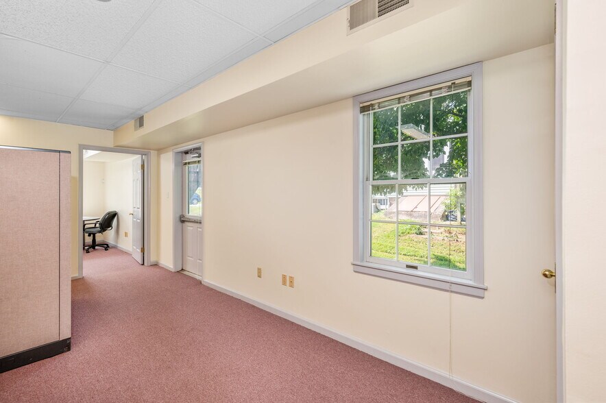 More Photos Of 3519 E Main St, Morgantown Office Residential For Lease