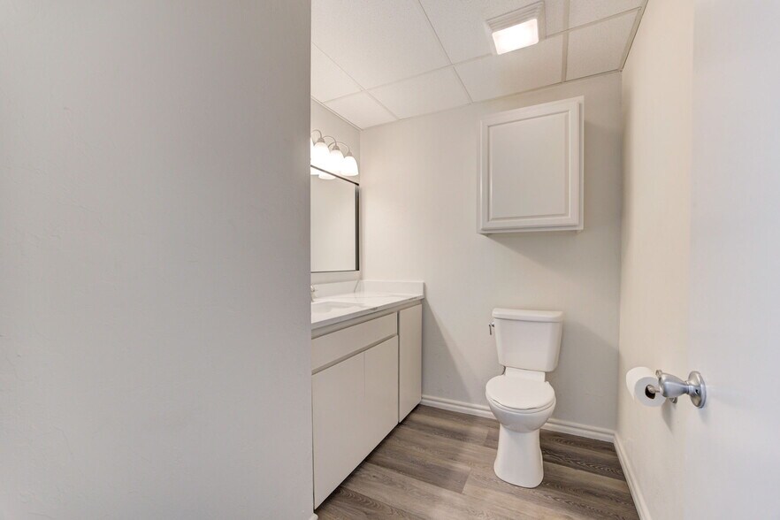 More Photos Of 2401 Tee Cir, Norman Office For Lease