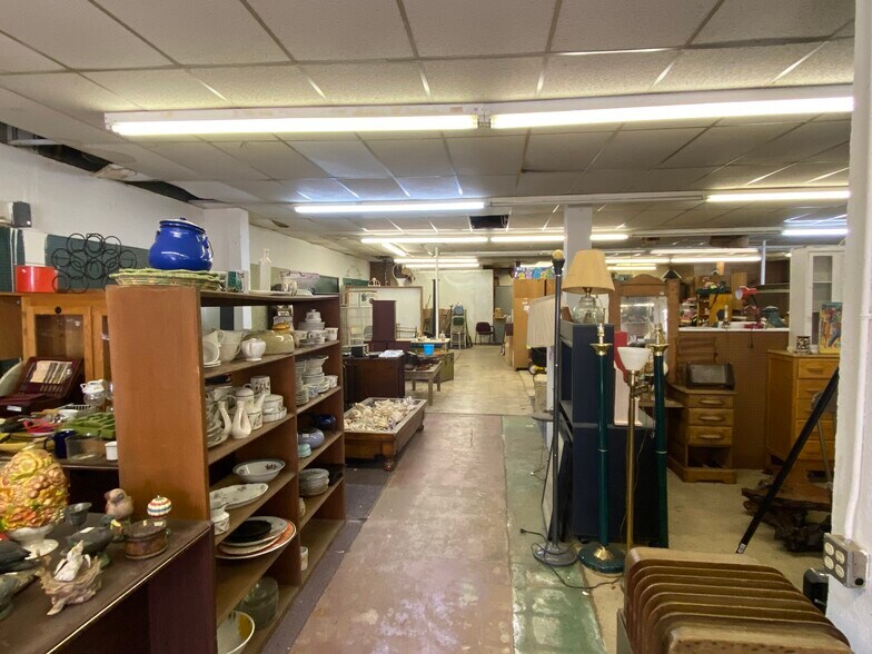 More Photos Of 108 McCubbin St, Valley View Storefront For Sale