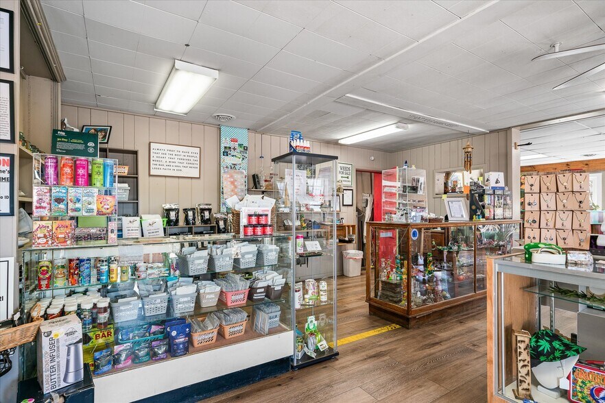 More Photos Of 142 West Ave, Crossville Medical For Sale