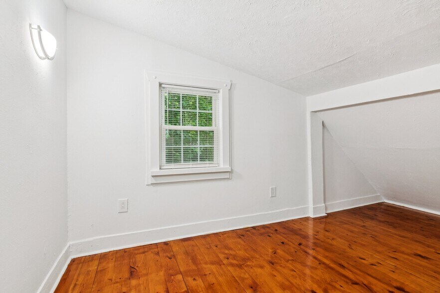 More Photos Of 375 Deerfield Dr, Dahlonega Multifamily For Sale