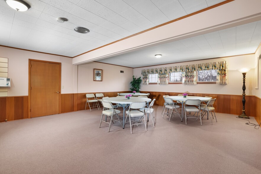 More Photos Of 520 2nd St, Excelsior Funeral Home For Sale