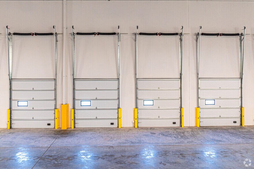 More Photos Of 4195 W Valley Hwy N, Auburn Warehouse For Lease