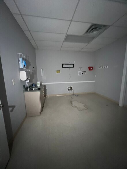 More Photos Of 2652-2690 E Main St, Bridgeport General Retail For Lease