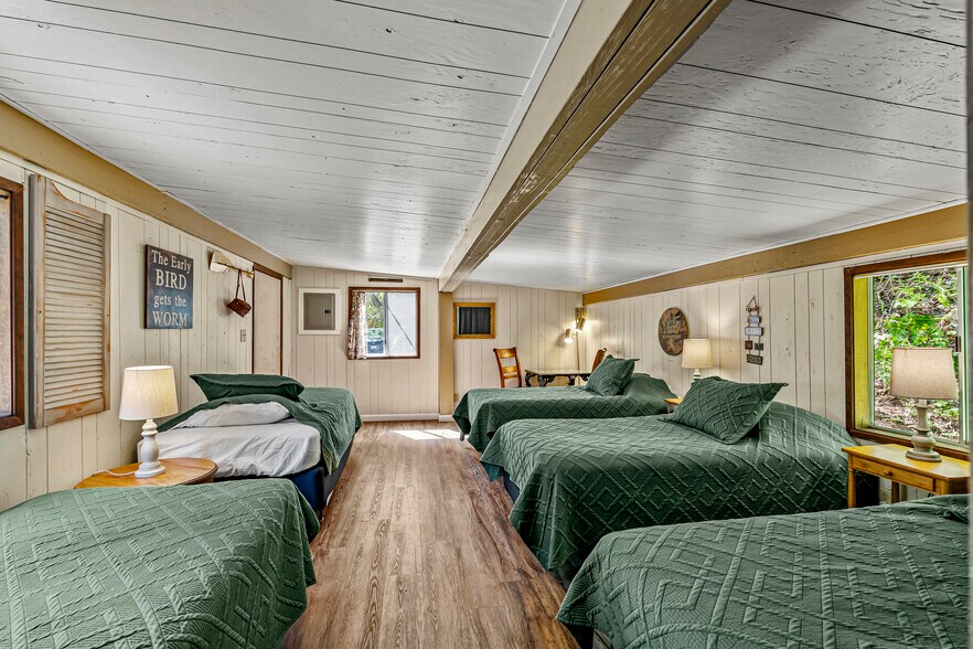 More Photos Of 11744 Galice Rd, Merlin Hotel For Sale