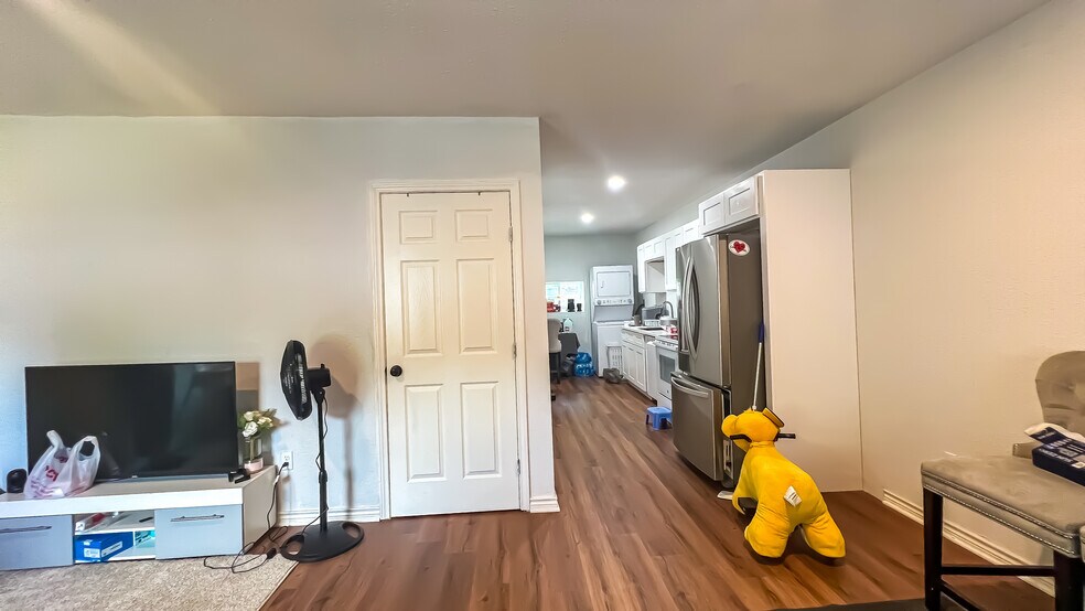 More Photos Of 4407 Continental Dr, Houston Apartments For Sale