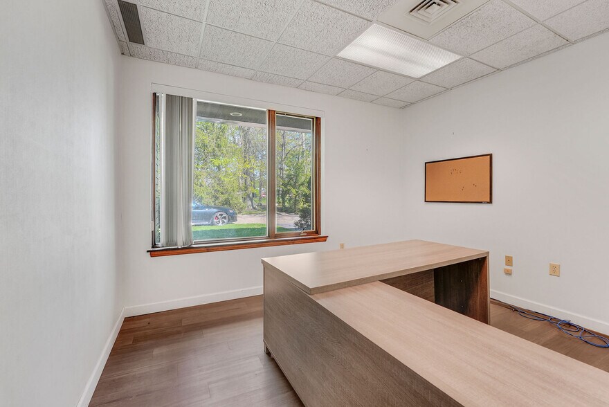 More Photos Of 38227 Western Pky, Willoughby Light Distribution For Lease