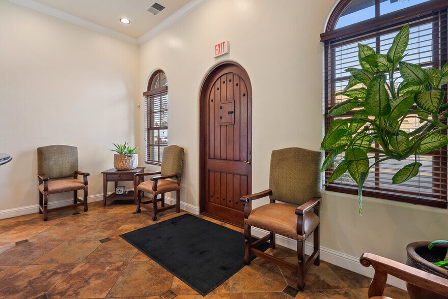 More Photos Of 829 San Benito St, Hollister Office For Sale