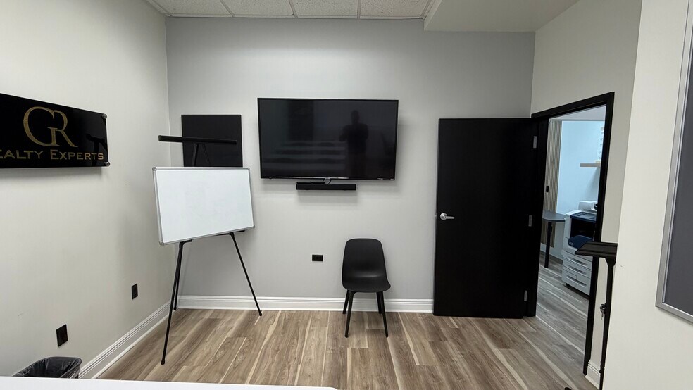 More Photos Of 8751 Commodity Cir, Orlando Medical For Lease