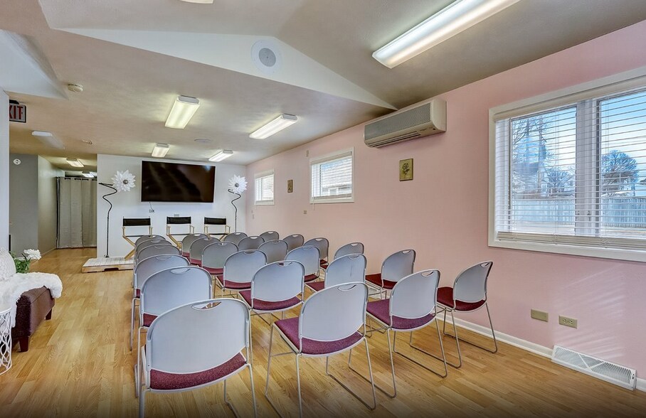 More Photos Of 111 Depot St, Johnson Creek General Retail For Lease