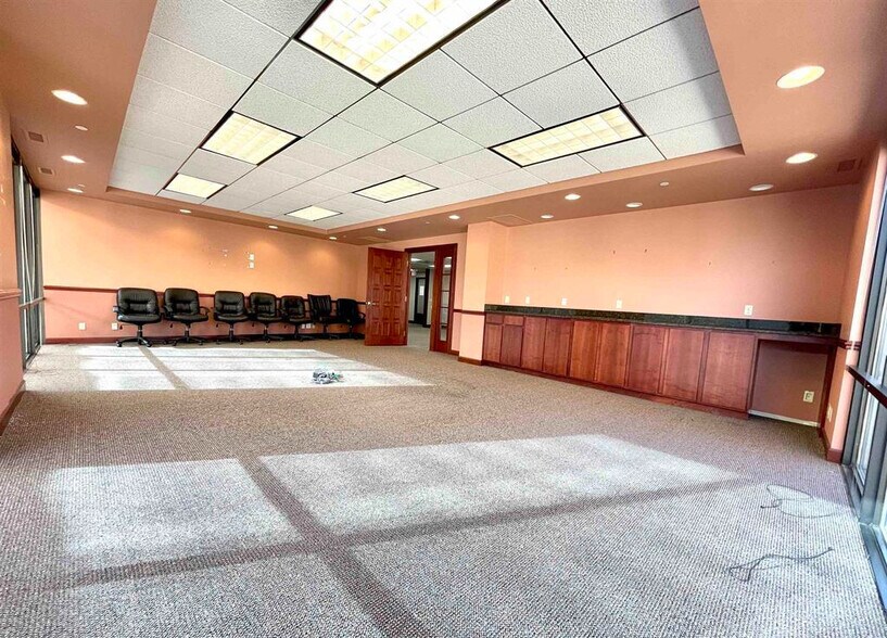 More Photos Of 456 Fulton St, Peoria Office For Sale