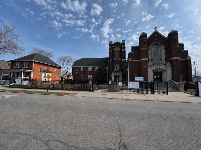 Primary Photo Of 4880 Lawndale St, Detroit Specialty For Sale