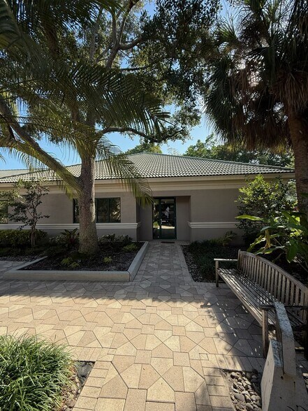 Primary Photo Of 2770 Horseshoe Dr S, Naples Office For Lease