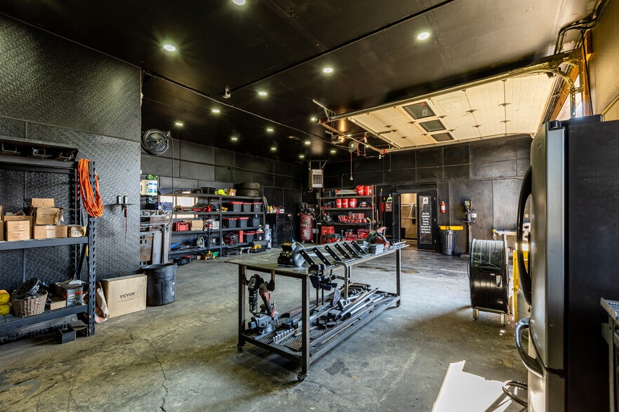 More Photos Of 612 S 9th St, Gunnison Industrial For Sale