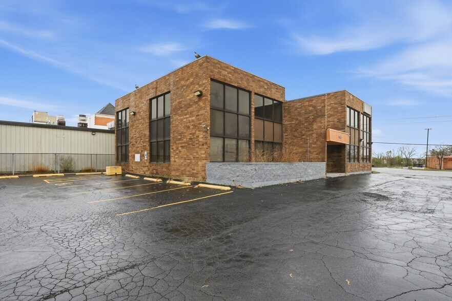 Primary Photo Of 2071 Irving Park Rd, Hanover Park Medical For Sale