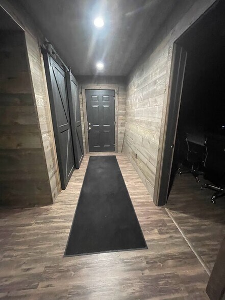 More Photos Of 5717 138th Ave, Holland Distribution For Lease