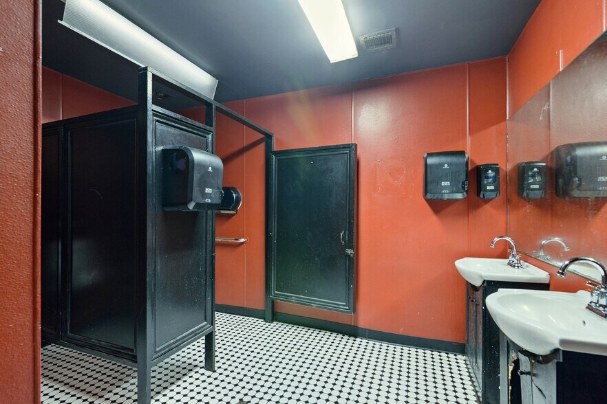 More Photos Of 508 Bourbon St, New Orleans Restaurant For Lease