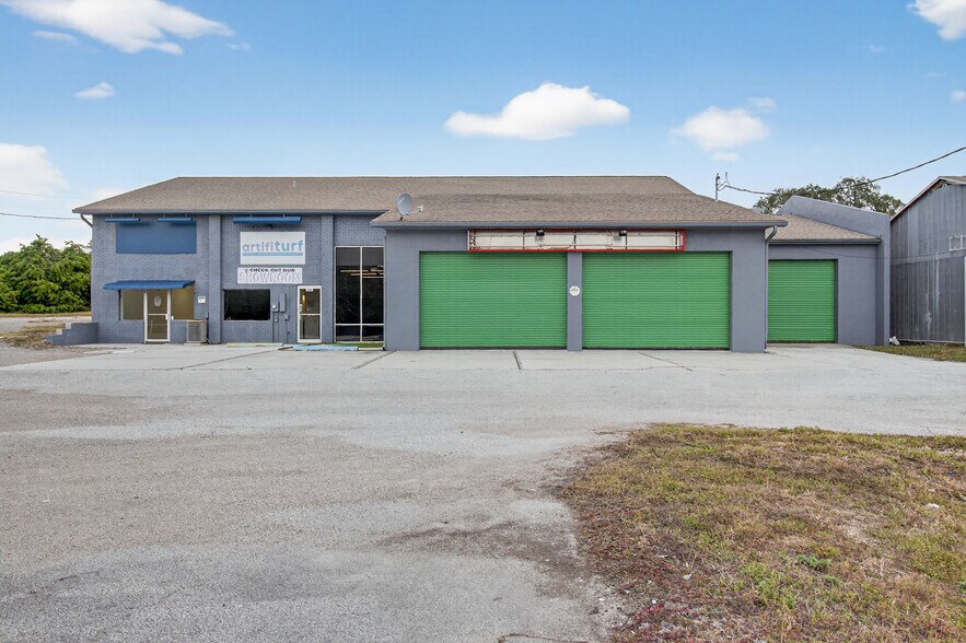 More Photos Of 18508-18510 US Highway 19, Hudson Light Manufacturing For Lease