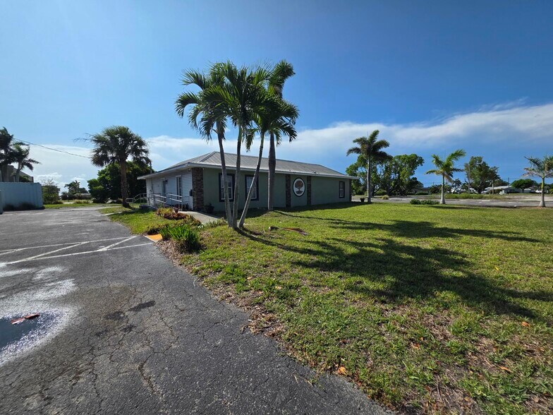 More Photos Of 4811 S Del Prado Blvd, Cape Coral Office For Lease