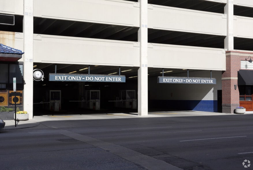 More Photos Of 101-121 W Maryland St, Indianapolis Parking Garage For Lease