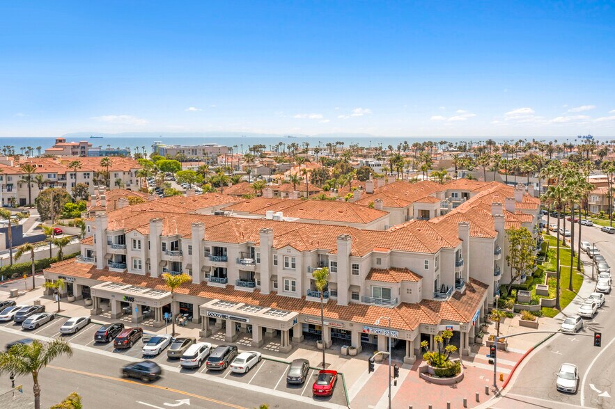 Primary Photo Of 501 Main St, Huntington Beach Storefront Retail Residential For Lease