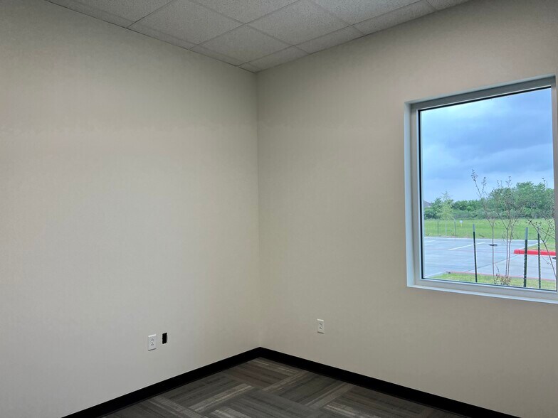 More Photos Of 20821 Clay Center Dr, Katy Distribution For Sale