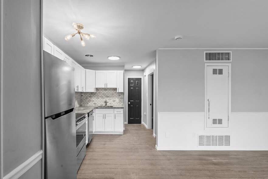 More Photos Of 4401 S Crooks Rd, Royal Oak Apartments For Sale