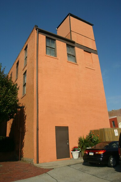 More Photos Of 56 N Main St, Washington Office For Sale