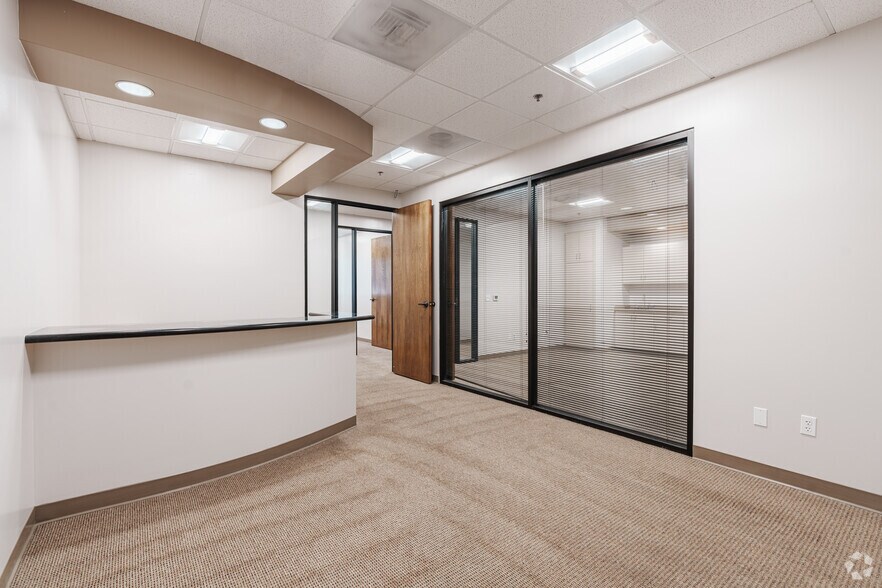 More Photos Of 200 New Stine Rd, Bakersfield Office For Lease