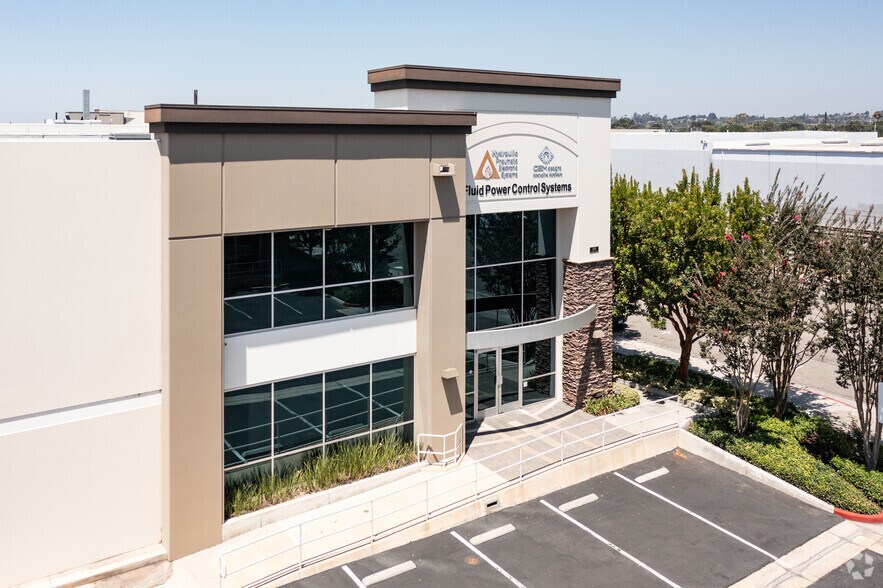 More Photos Of 1400 E Valencia Dr, Fullerton Warehouse For Lease
