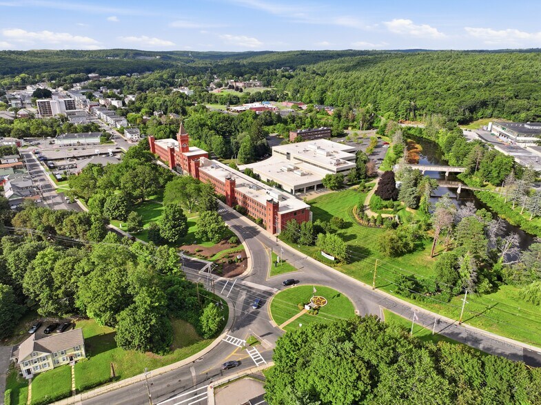 More Photos Of 14 Mechanic St, Southbridge Hotel For Sale