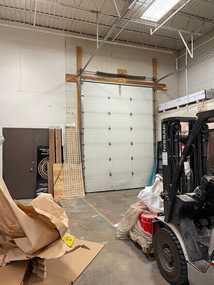 More Photos Of 150 W 88th St, Bloomington Light Distribution For Lease