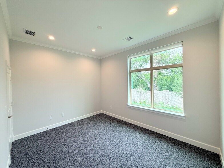 More Photos Of 2120 Prairie Dr, Prosper Medical For Sale