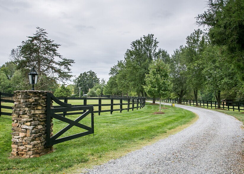 More Photos Of 2173 Wilkesboro Hwy, Statesville Sports And Entertainment For Sale