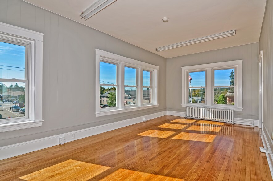 More Photos Of 1078 Main St, Leicester Coworking Space