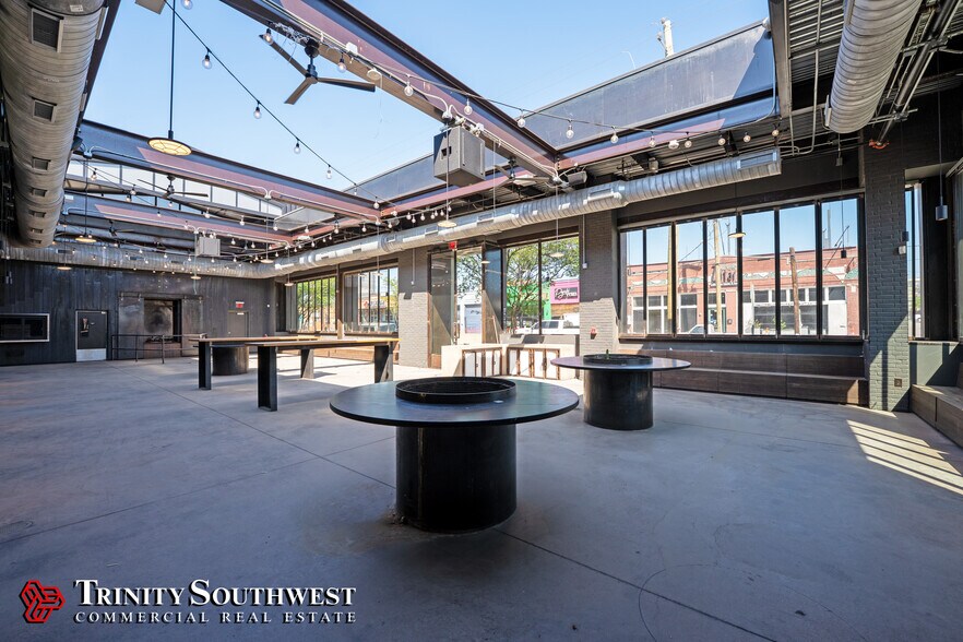 More Photos Of 2820-2824 Commerce St, Dallas Storefront For Sale