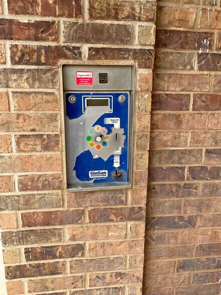 More Photos Of 600 Opal Ave, Clinton Carwash For Sale