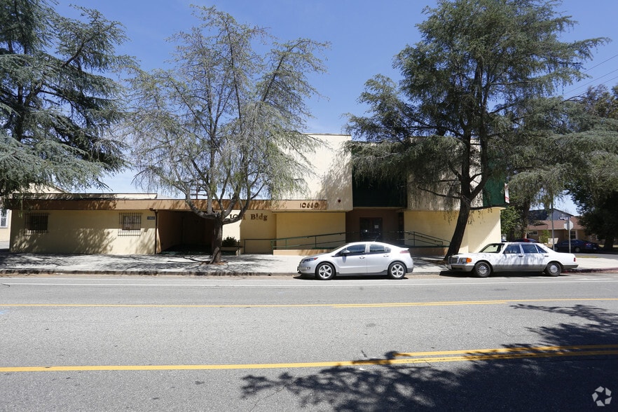 More Photos Of 10660 White Oak Ave, Granada Hills Medical For Lease