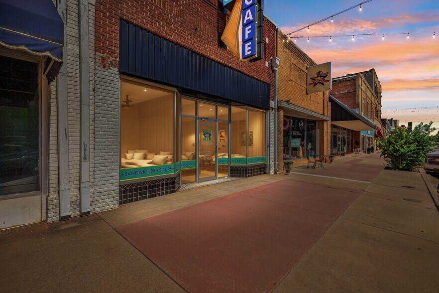 Primary Photo Of 424 W Chickasha Ave, Chickasha Storefront For Sale