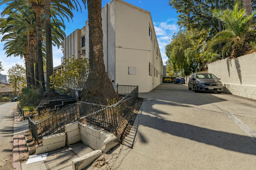 More Photos Of 1959 Grace Ave, Los Angeles Apartments For Sale
