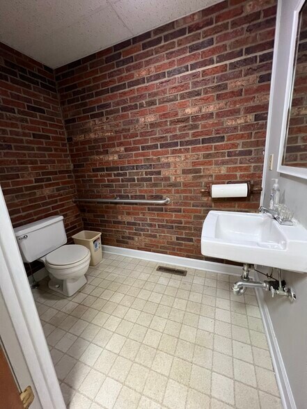 More Photos Of 725 W Main St, Jamestown Office For Lease