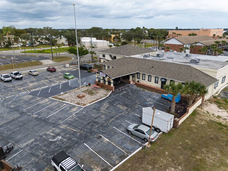 More Photos Of 300 N Cocoa Blvd, Cocoa Restaurant For Lease